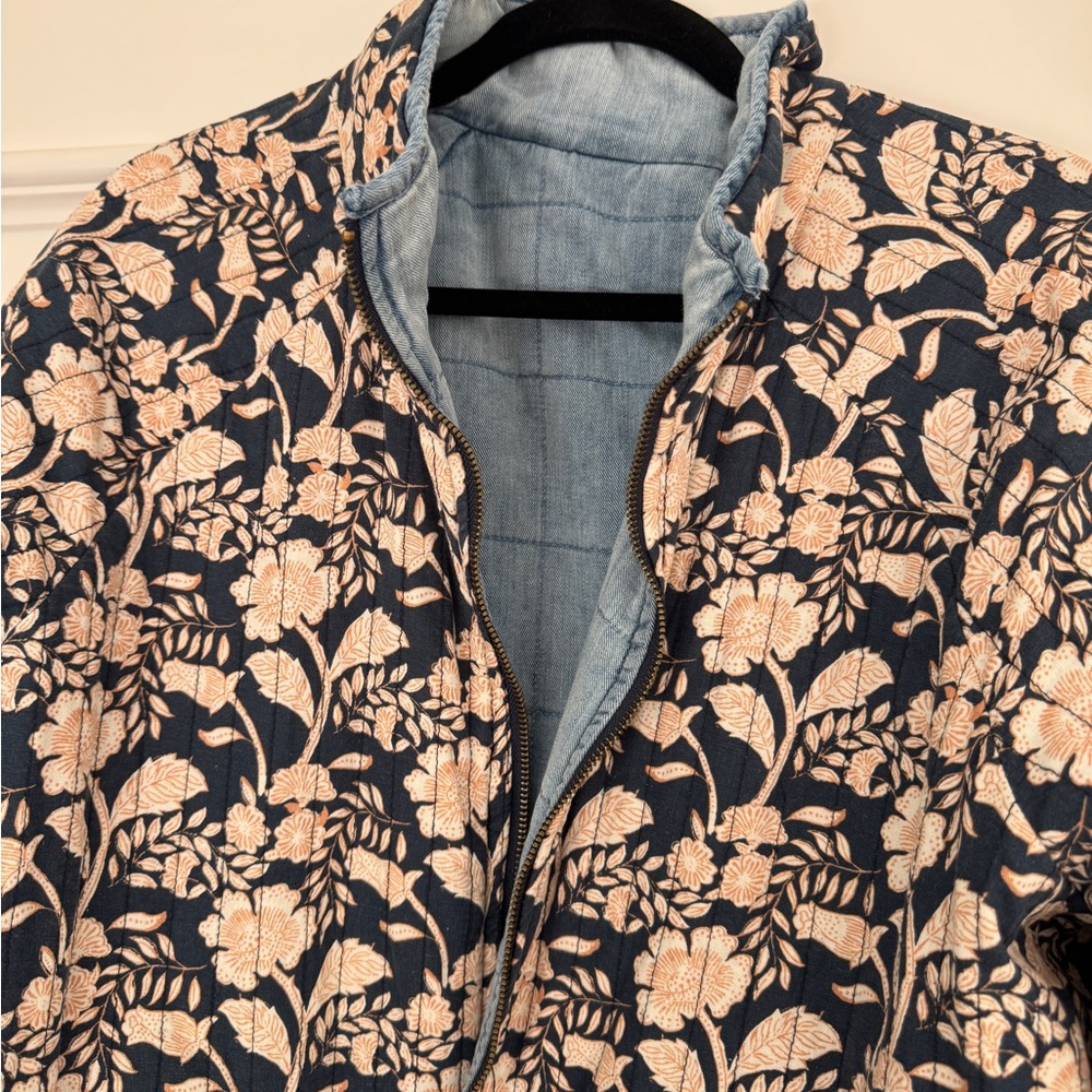 Reversible Blue Quilted Jacket with Floral Lining - Picture 6 of 7